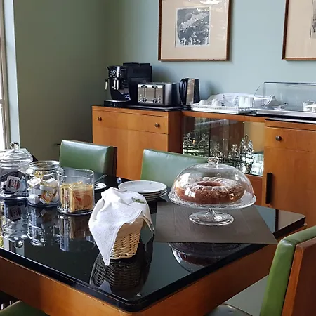 Oda ve Kahvaltı Gotti Charming